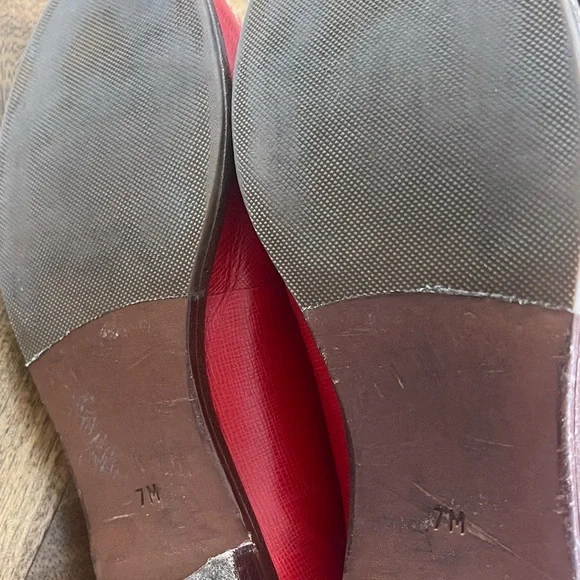 TORY BURCH
Leather Scalloped Accent Loafers Gold Logo sz 7M - Picture 7 of 7